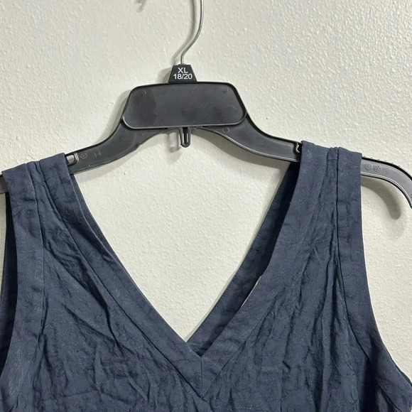 Ann Taylor LOFT Women Navy Blue V-neck Blouse Top Size Small. - Picture 4 of 9